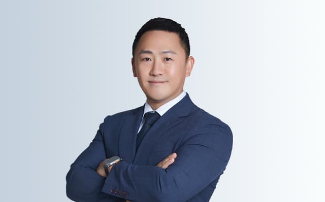 군대 내 성범죄는 단순한 개인 간의 문제를 넘어 군 기강과 조직 질서에 영향을 미치는 사안으로 인식되는 만큼, 재판 과정에서도 엄중하게 다뤄지는 경향이 있다. 피해자라면 보복이나 2차 가해를 두려워하지 말고 초기 증거 확보와 상담 절차를 신속히 진행할 필요가 있으며, 피의자 역시 사건 당시의 경위와 관계 등을 객관적으로 정리해 수사에 대응하는 것이 중요하다.